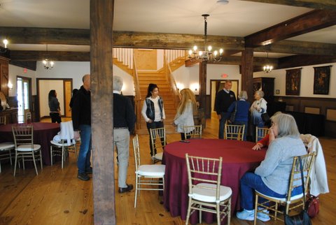 Great Venue - Warm & Cozy